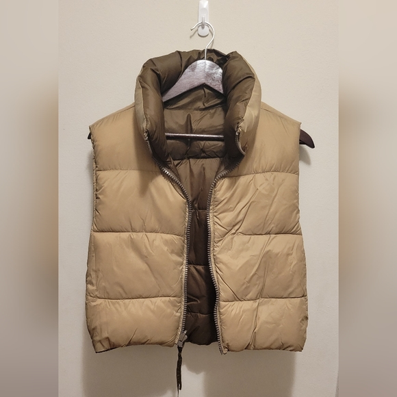 Reversible Cropped Puffy Vest - Picture 2 of 2